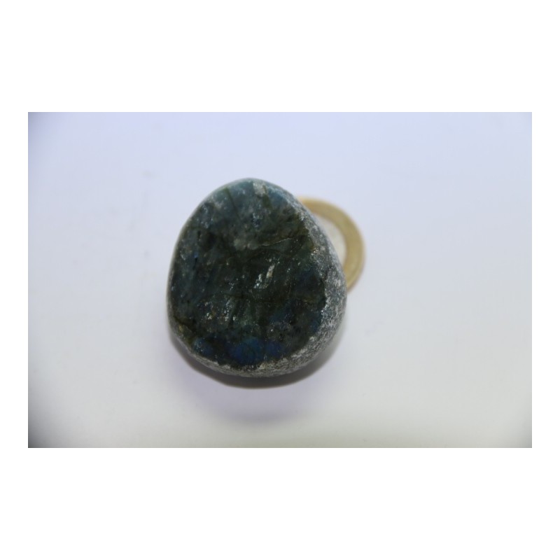 Labradorite cabochon brute et poli