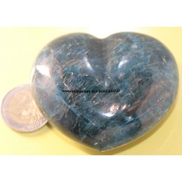 Coeur en pierre apatite bleue poli