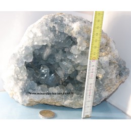 Géode pierre Célestite ou Célestine brute du Madagascar