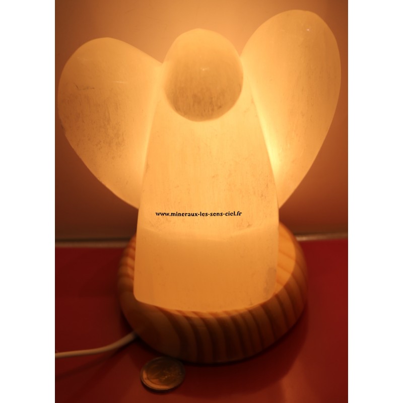 Lampe en pierre sélénite blanche sur socle bois