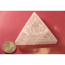 Triangle en pierre sélénite blanche avec l'oeil d'Horus