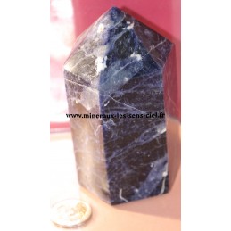 Pointe en pierre sodalite du Madagascar poli 716 grammes