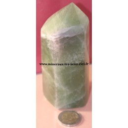 pointe pierre fluorite verte poli du Madagascar