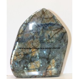 bloc de pierre labradorite poli du Madagascar