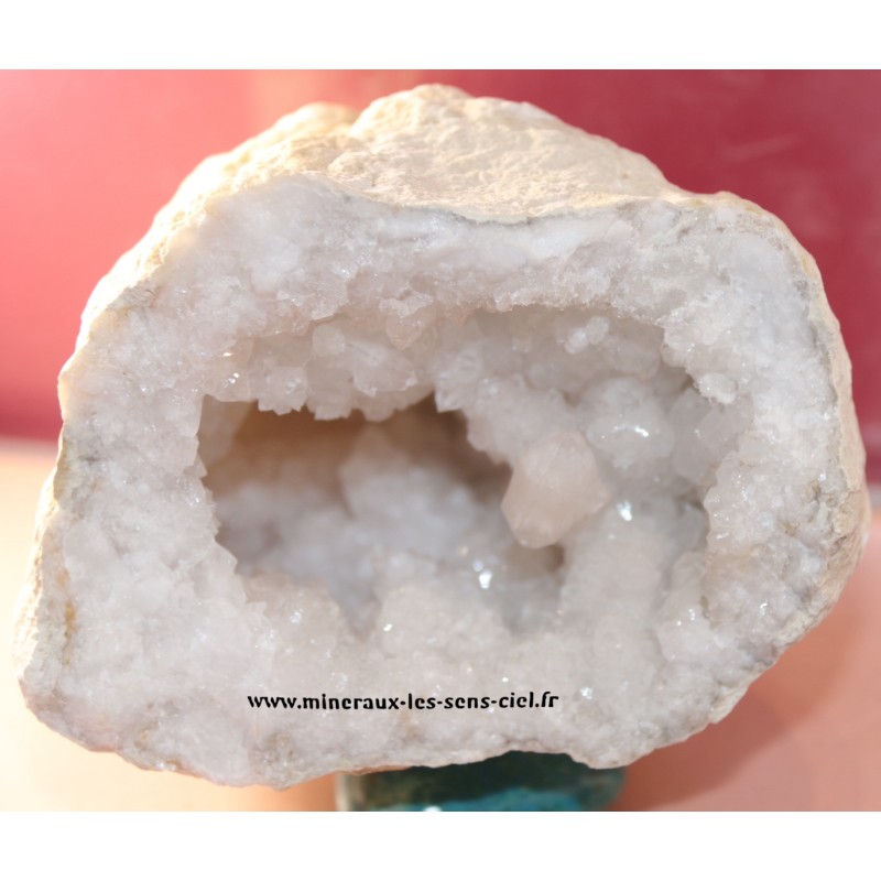 geode grotte cristal de roche brut
