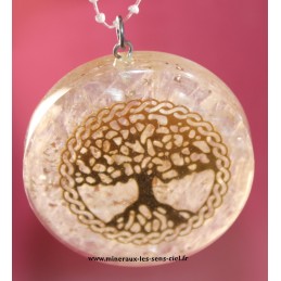 pendentif arbre de vie sur orgonite sur de la sélénite