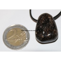 pendentif goutte pierre dravite variété de tourmaline