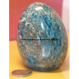 bloc de pierre apatite bleue poli