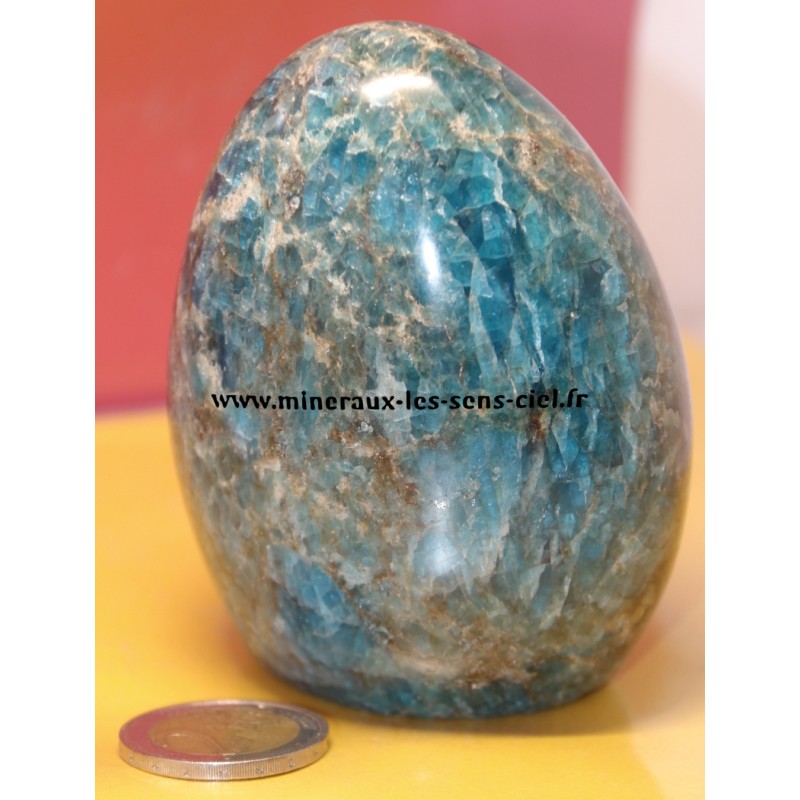bloc de pierre apatite bleue poli