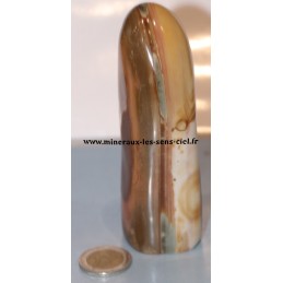 bloc de jaspe polychrome ou imprimé poli du Madagascar