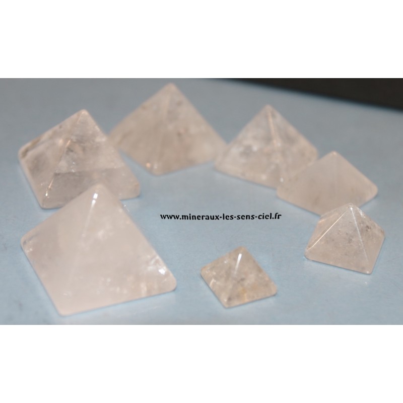 boite de 7 pyramides en quartz